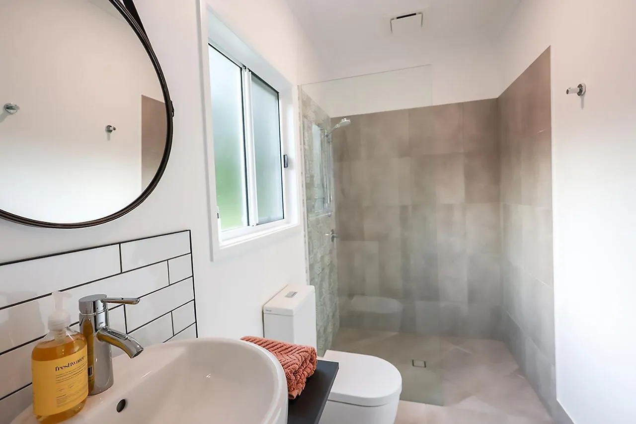 The Poolhaus Retreat - Peaceful Private Studio Valdora