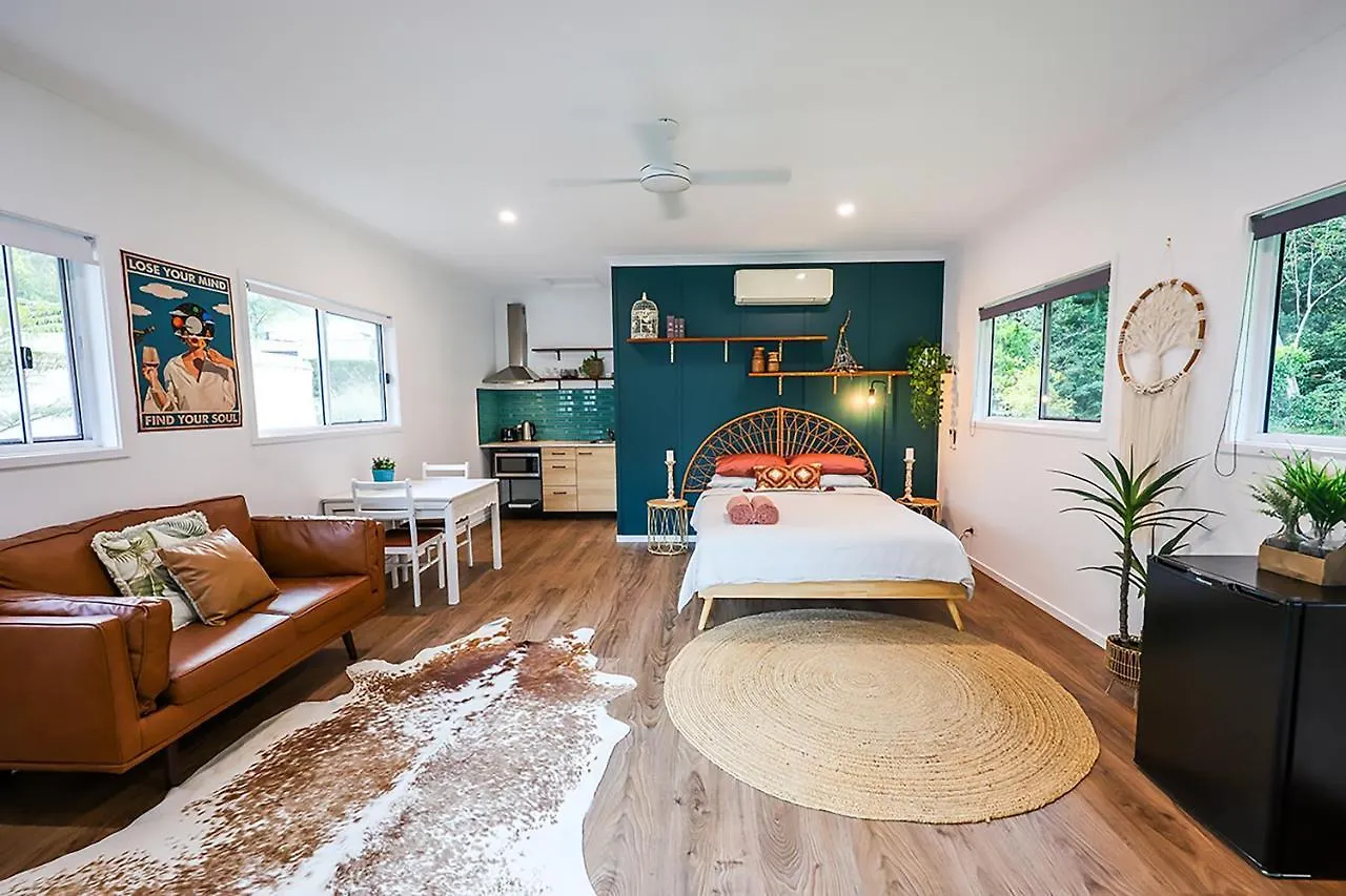 The Poolhaus Retreat - Peaceful Private Studio Valdora Guest house